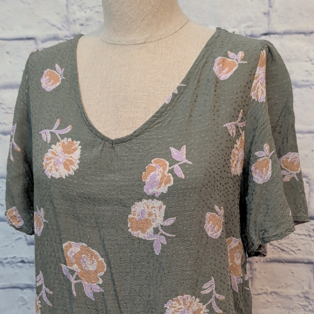 Bohme Essentials Sage Green Floral Blouse Size Small